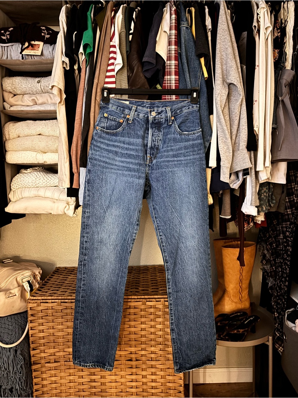 Levi's Women High-Rise Straight Leg Jeans - Medium Blue